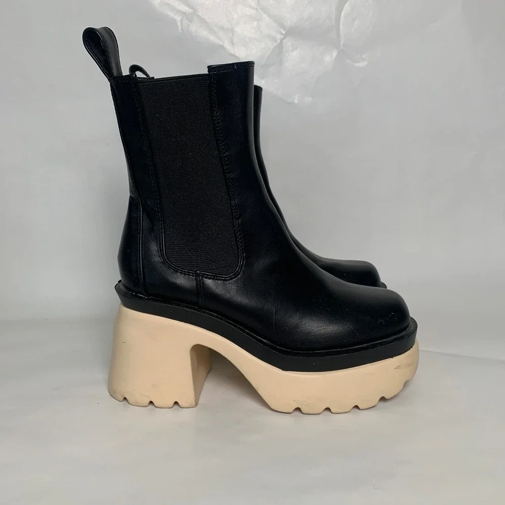 Liliana Womens Black Cream Chunky Platform Block Heel Chelsea Boots Size  5.5